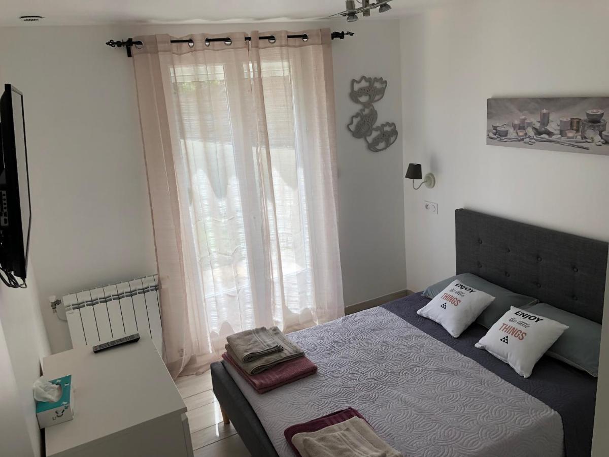 Au Milieu Des Piboules De Provence. Villa ลีล-ซูร์-ลา-ซอร์ก ภายนอก รูปภาพ
